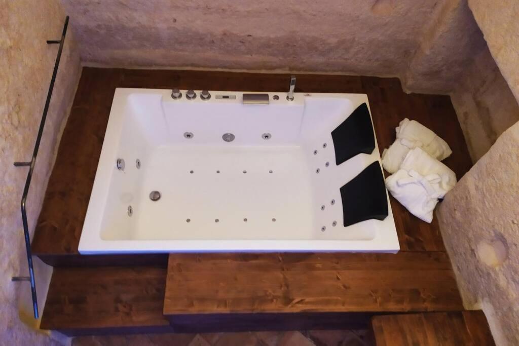 Fornaci 46 Sassi Con Idromassaggio Villa Matera Kültér fotó