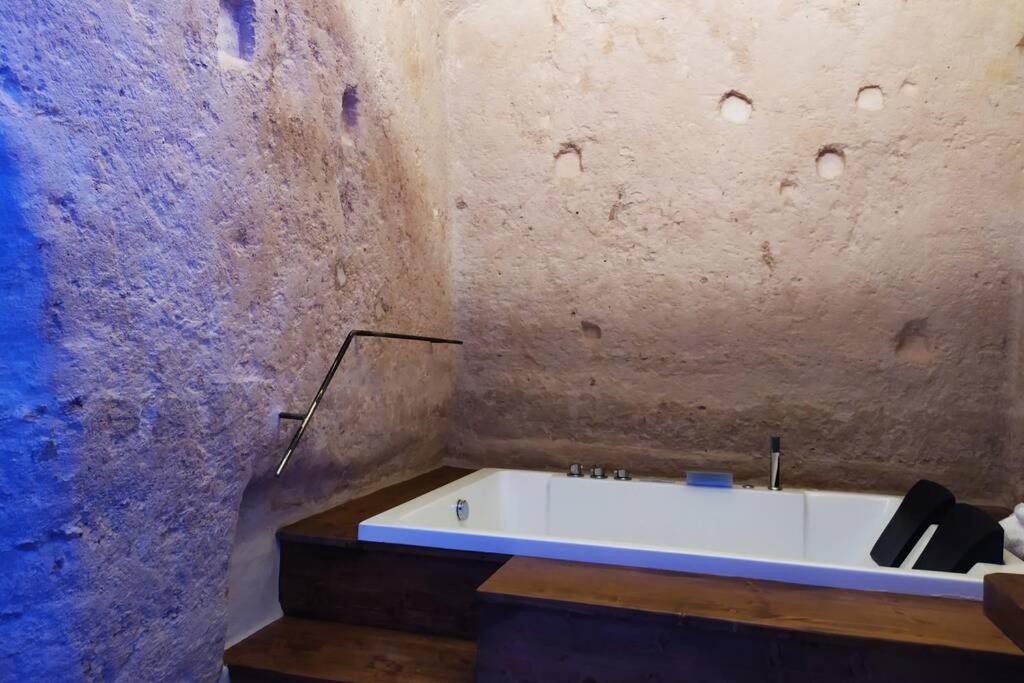 Fornaci 46 Sassi Con Idromassaggio Villa Matera Kültér fotó